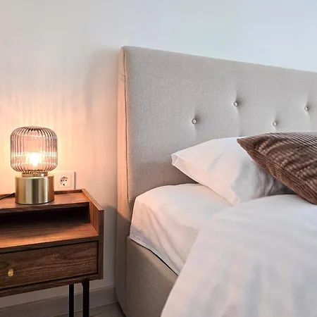 & Light Apartmentai *